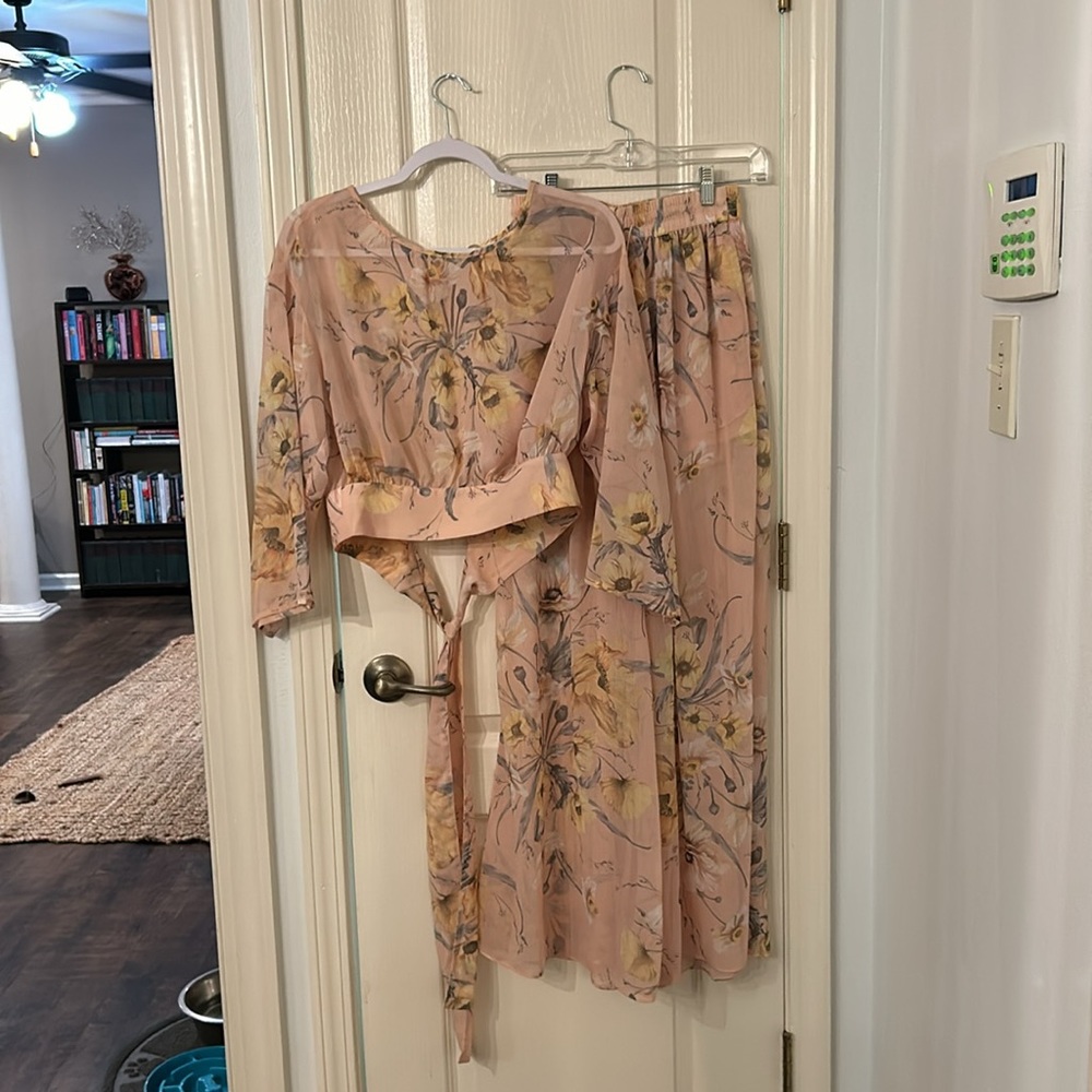 H&M Floral Tie-Back Top and pants